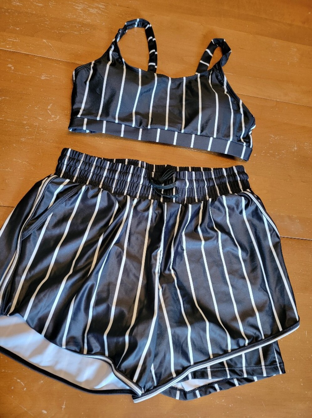 Two Piece Swim Suit Bikini Top With Shorts Black & White Sz M NWT